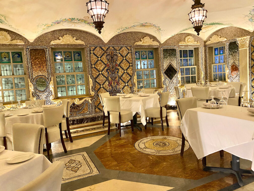 the-villa-casa-casuarina-elicit-folio-house-of-versace