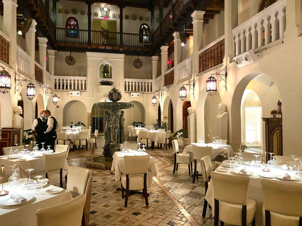 the-villa-casa-casuarina-elicit-folio-house-of-versace