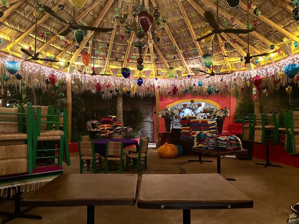 ediths_restaurant_cabo_elicit_folio