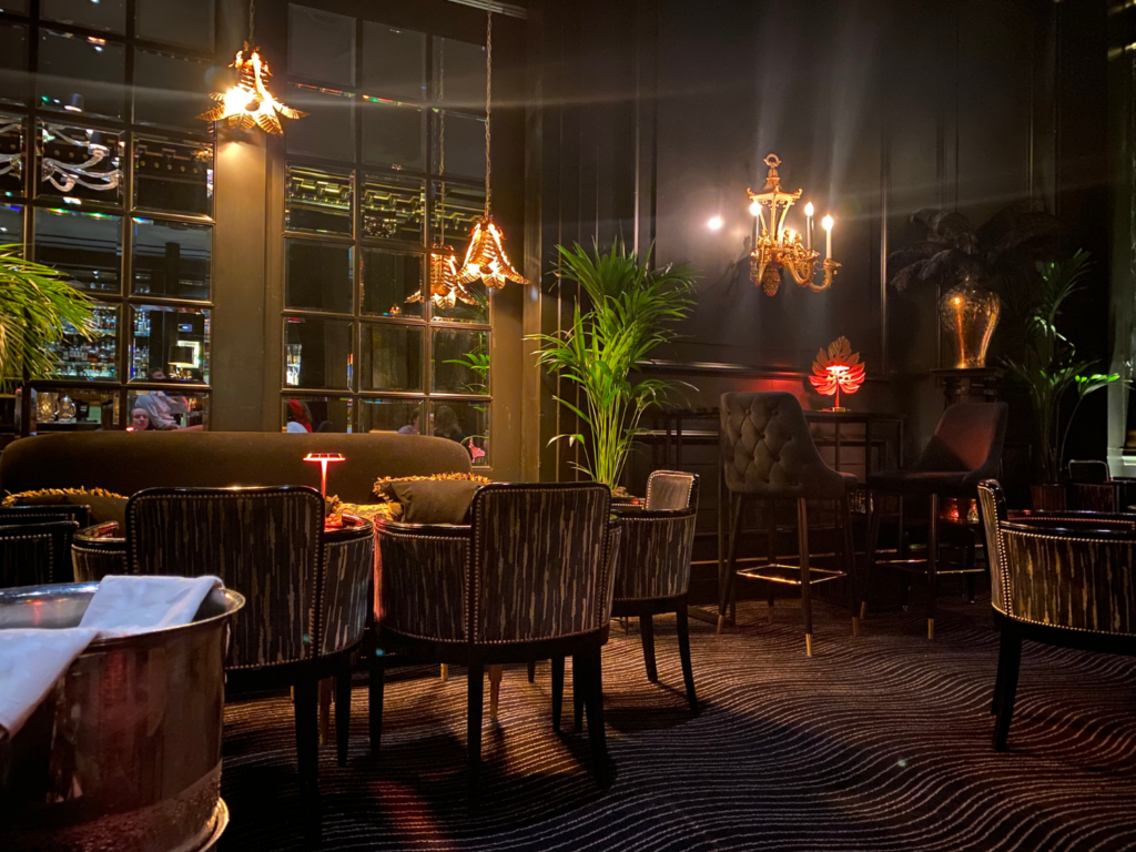 Bar at Savoy Hotel to eat in London