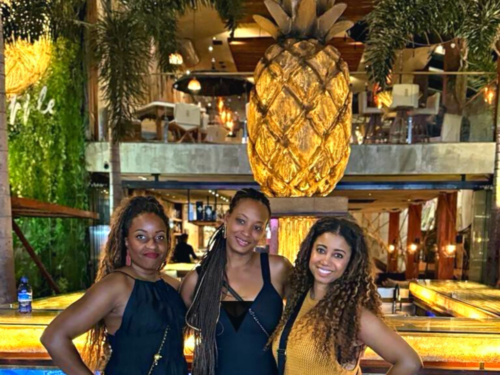 Photo of ladies in front of the Pineapple restaurant in Rio de Janeiro