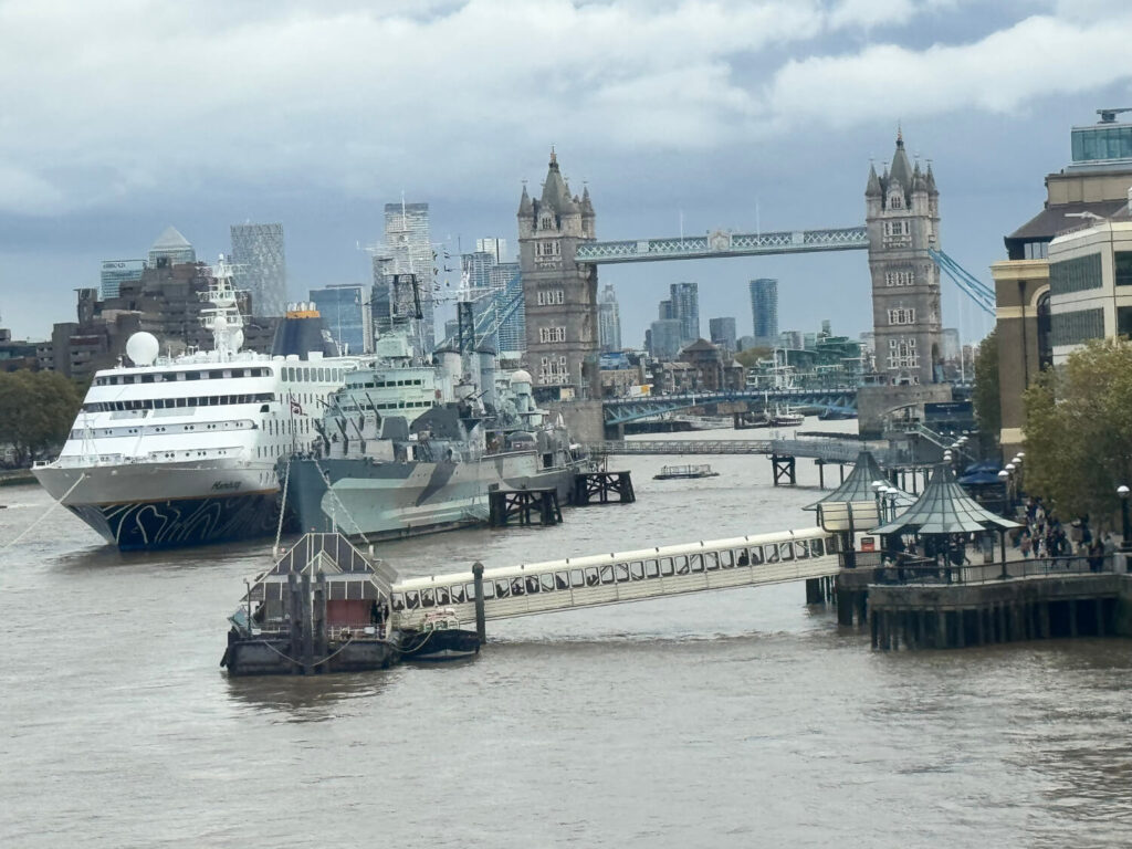 Photo of tower bridge and boats